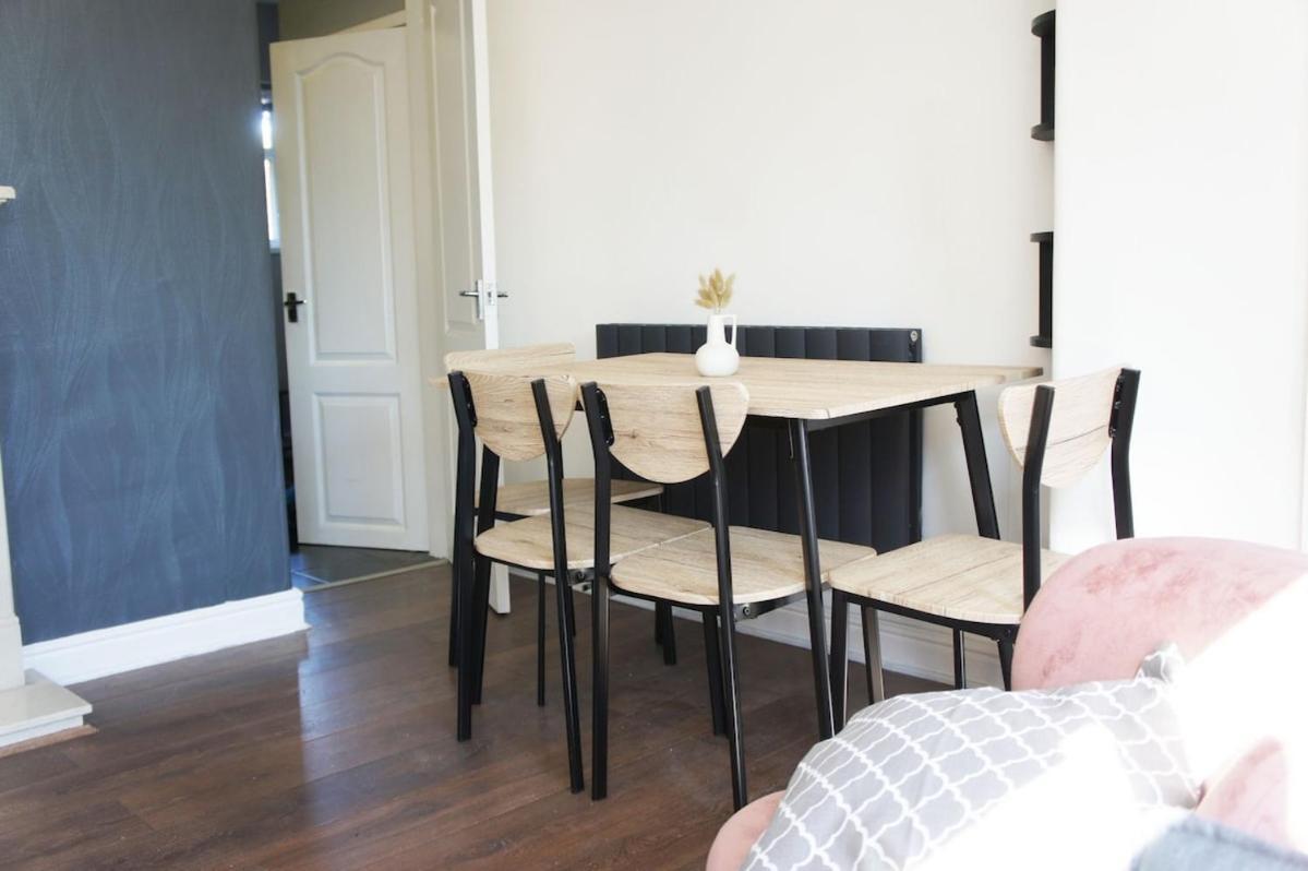 Swinton, Apartment *